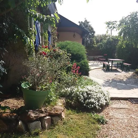 Bed & Breakfast Les Mouettes 1 Ou 4 D Hote, Jardin ,bords De Loire 3*
