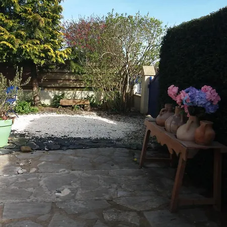 Les Mouettes 1 Ou 4 D Hote, Jardin ,bords De Loire Bed & Breakfast