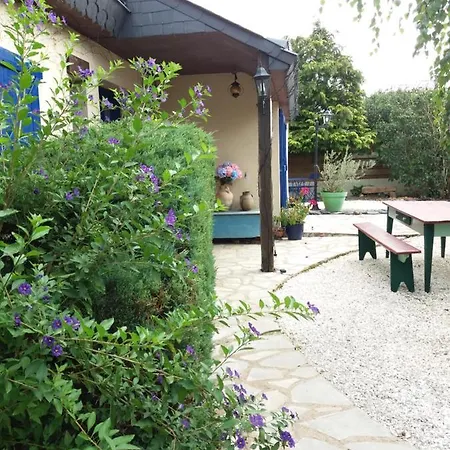 Les Mouettes 1 Ou 4 D Hote, Jardin ,bords De Loire Bed & Breakfast